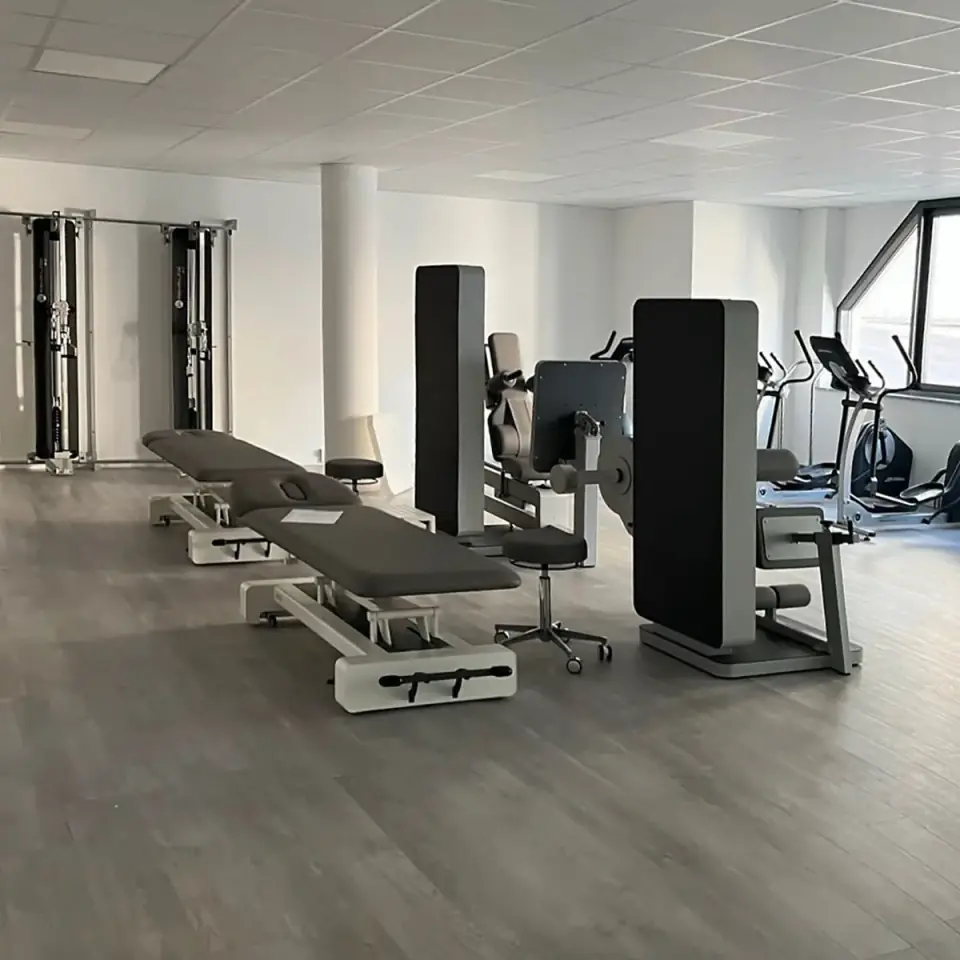 Trainingsraum mit Therapiegeräten im Rehabilitations-Zentrum de Greef